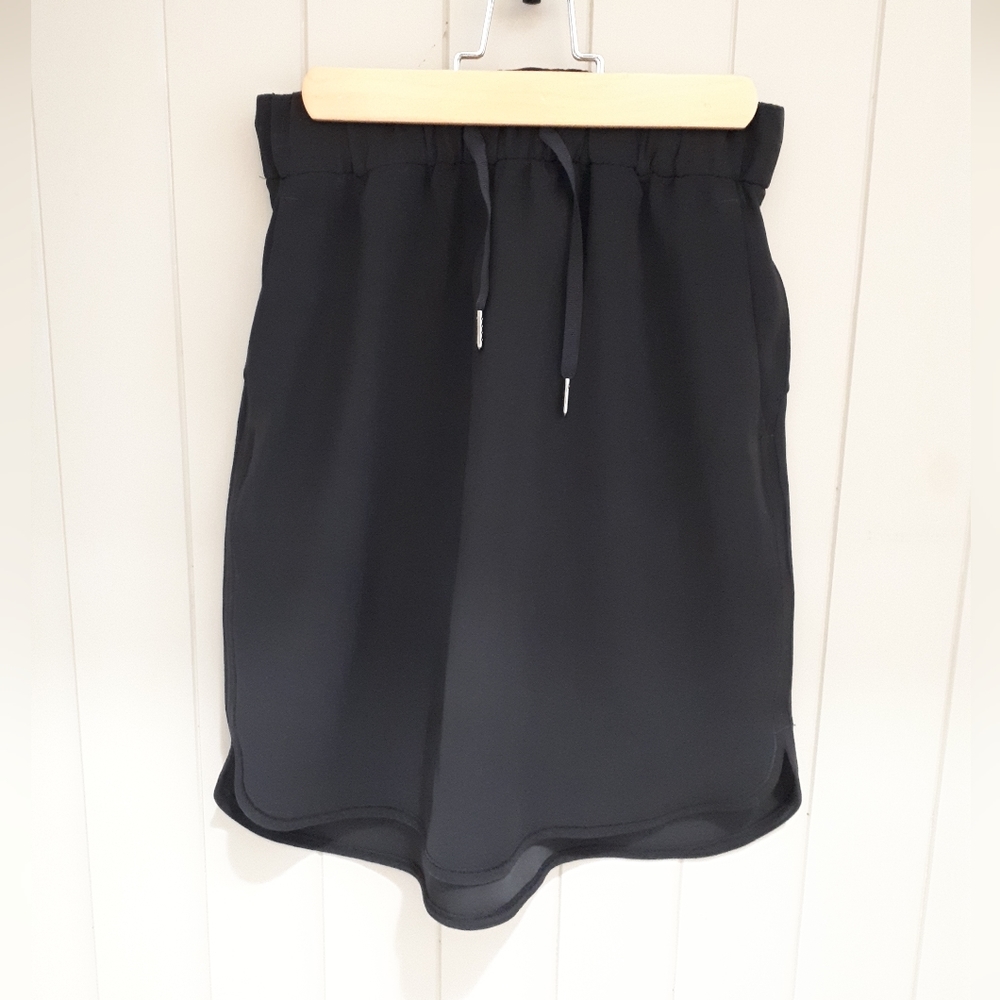 Lululemon On The Fly skirt